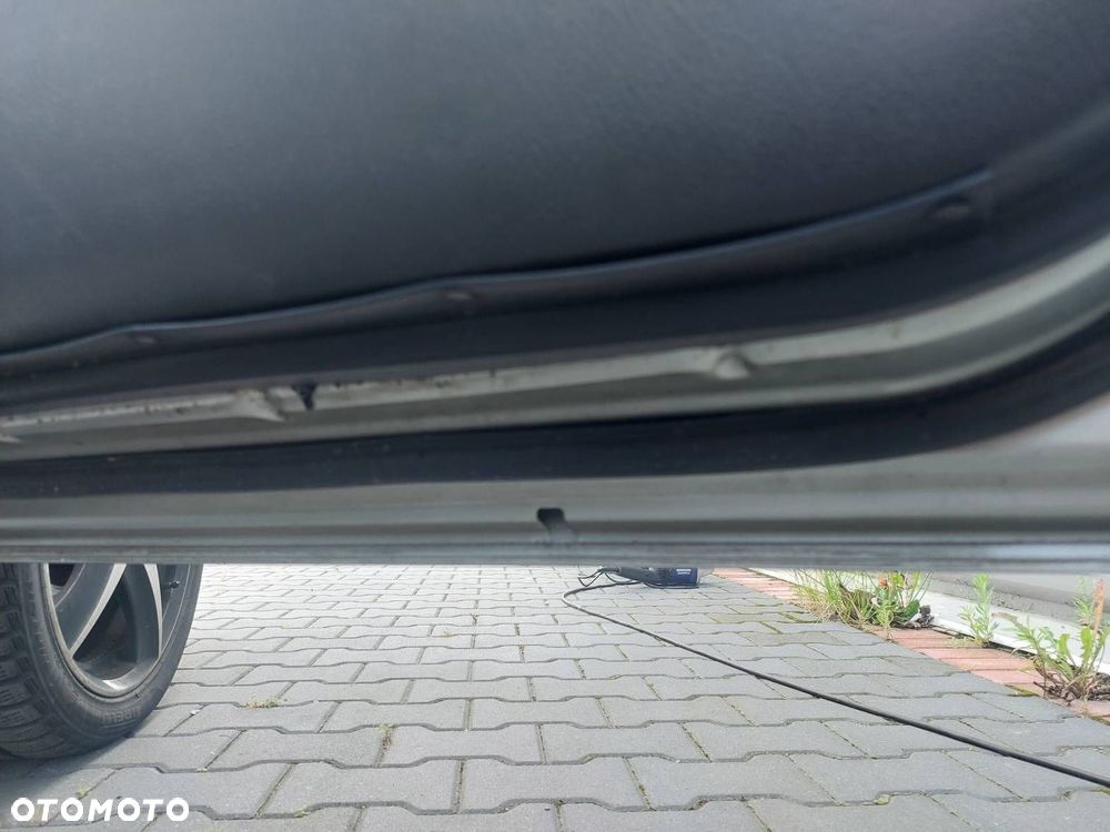 DRZWI KOMPLETNE PRAWY PRZÓD TOYOTA AVENSIS T25 1C0 - 5