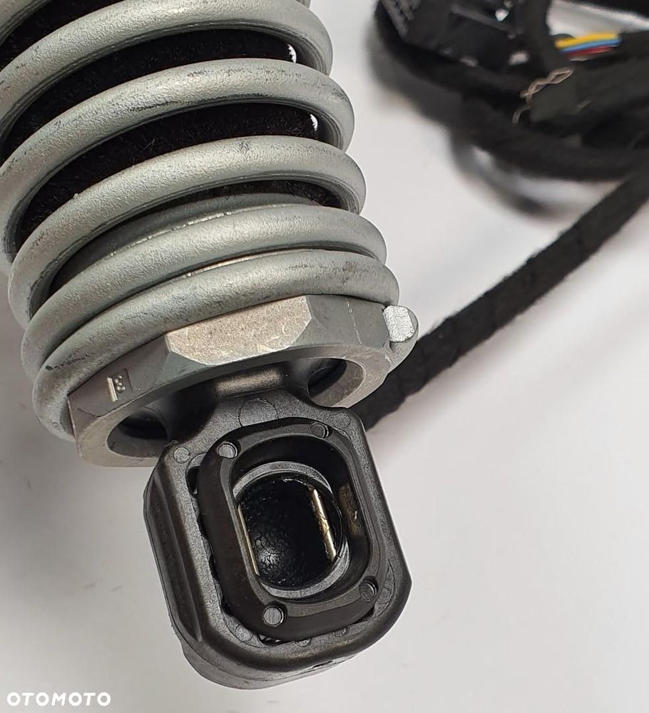 SIŁOWNIK ELEKTRYCZNY SPRĘŻYNA KLAPY BAGAŻNIKA LEWY TYŁ BMW 5 F10 - 3