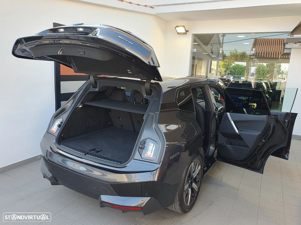 BMW iX xDrive 40 Pack Desportivo - 28