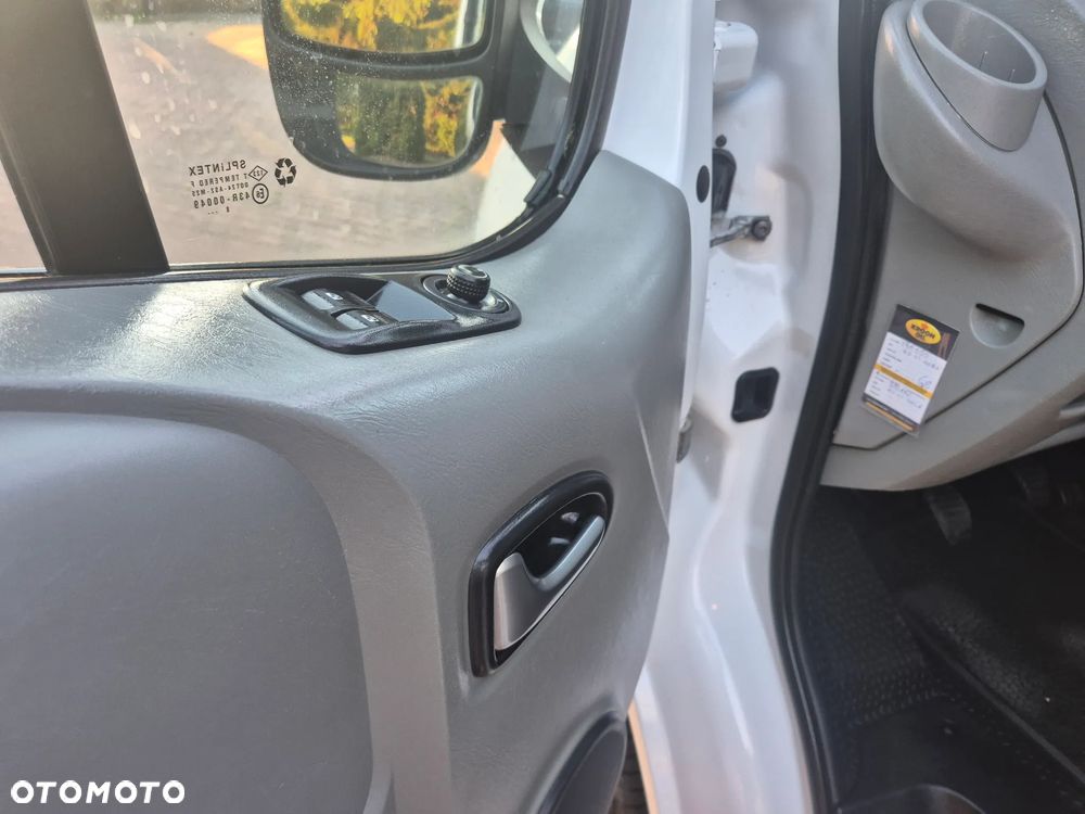 Renault Vivaro - 21