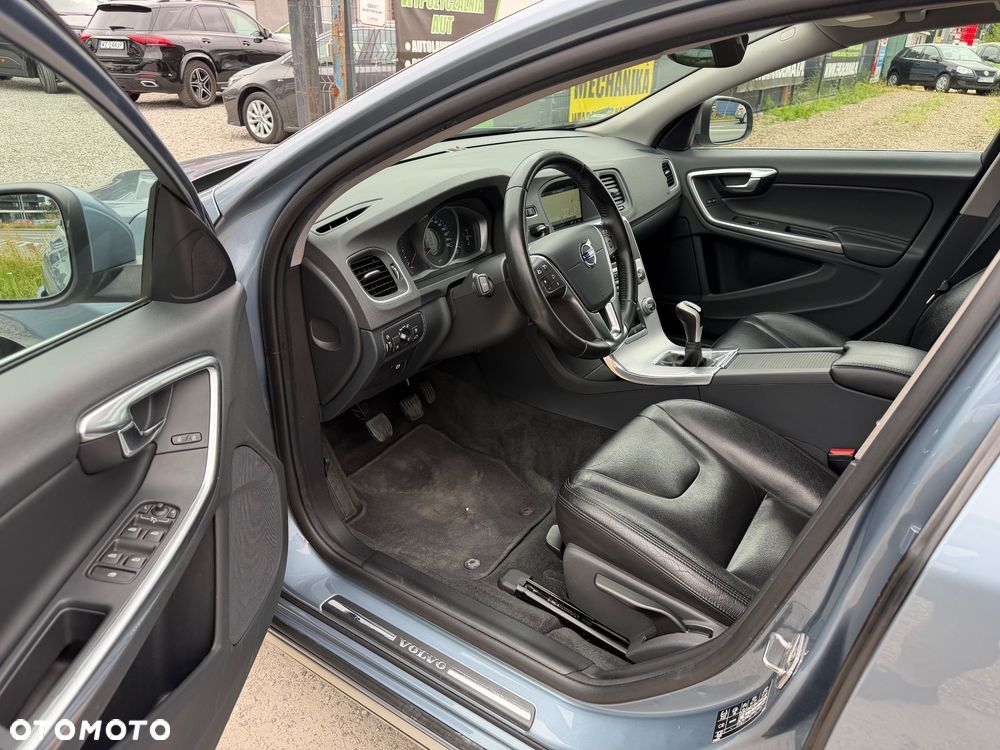 Volvo V60 D2 Summum - 10