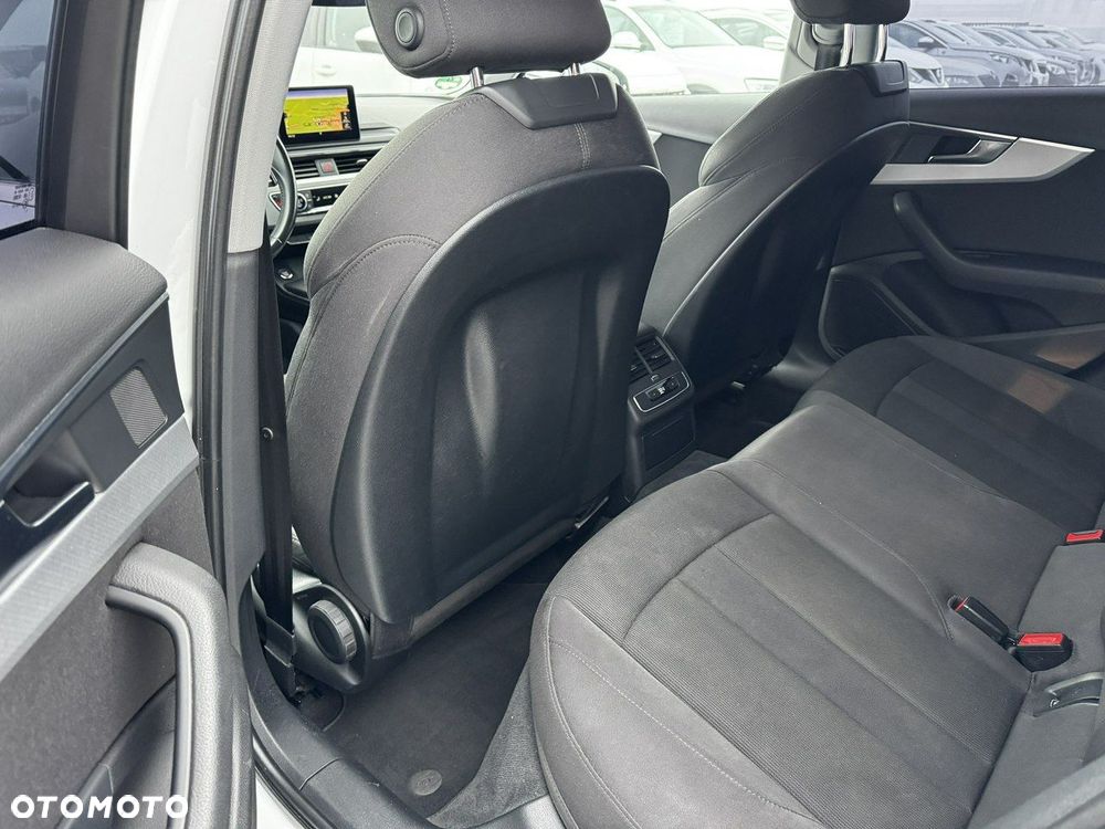 Audi A4 Limousine - 12