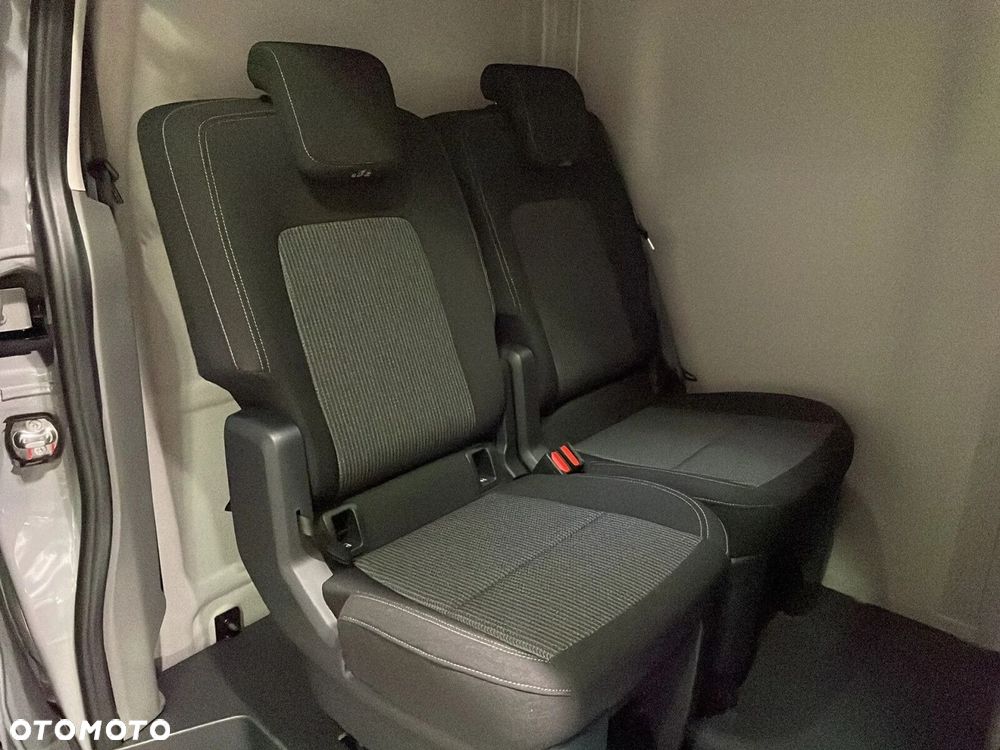 Volkswagen Transporter Furgon "L silnik: 2,0 l TDI 150 KM automatyczna r. o.: 3500 mm, 5 osób - 12