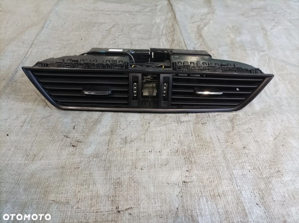 Skoda superb III kratka nawiewu środkowa 3V0820951D - 1