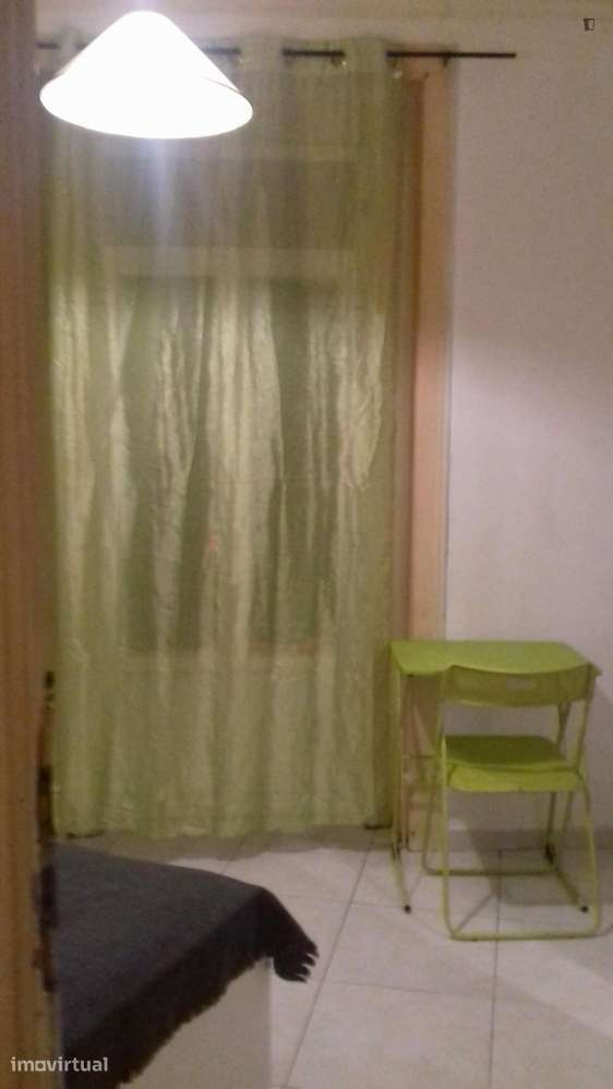 Quarto - localizado em Alameda Lisbon - Grande imagem: 2/23