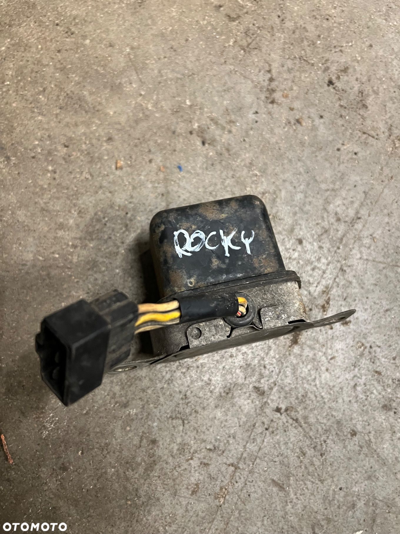 Regulator napięcia daihatsu rocky 2.8td - 1