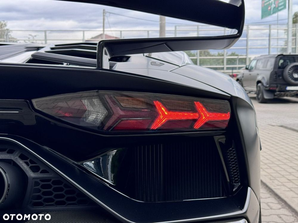 Lamborghini Aventador - 17