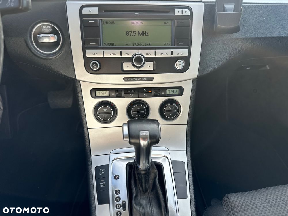 Volkswagen Passat - 22