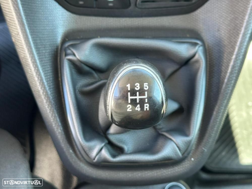 Ford TransitConnect16TDCi3Lugares - 17