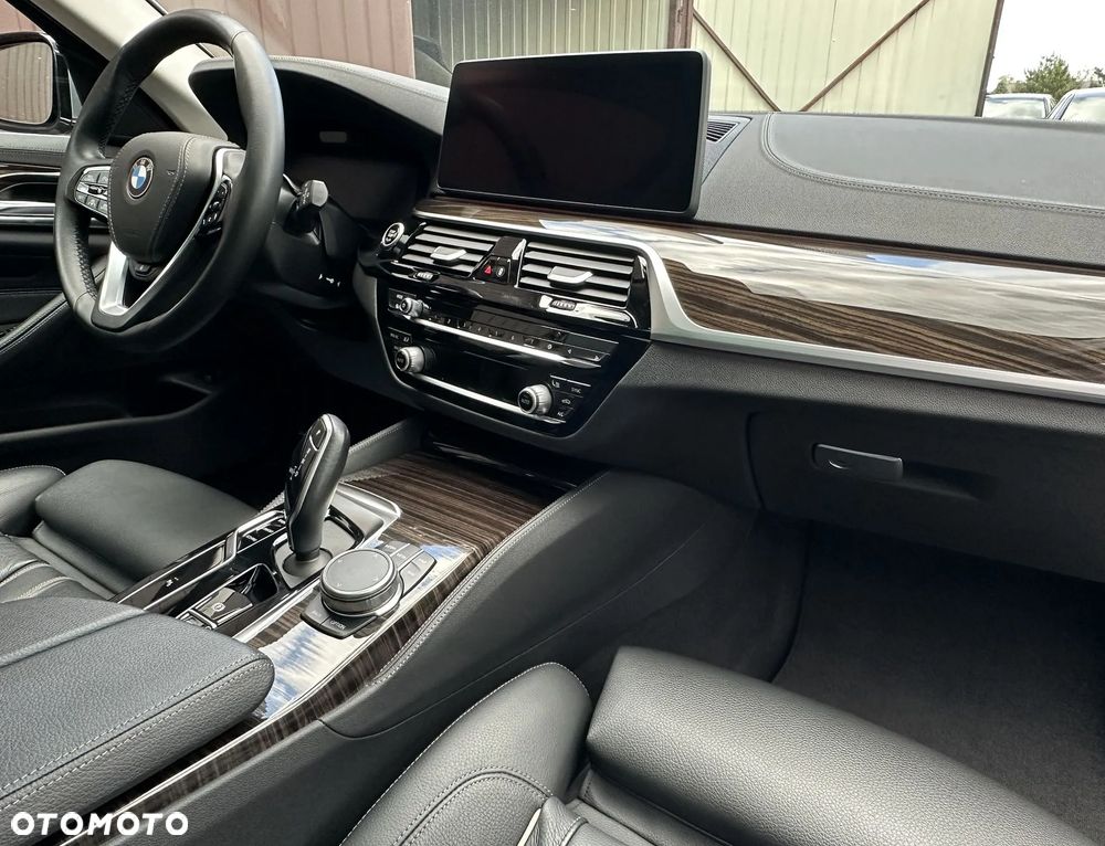 BMW Seria 5 530d xDrive mHEV Luxury Line - 26