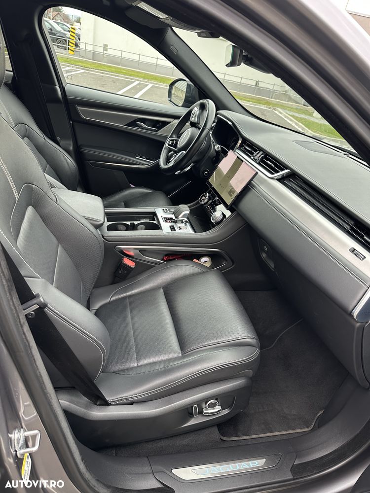 Jaguar F-Pace P250 AWD R-Dynamic SE - 5
