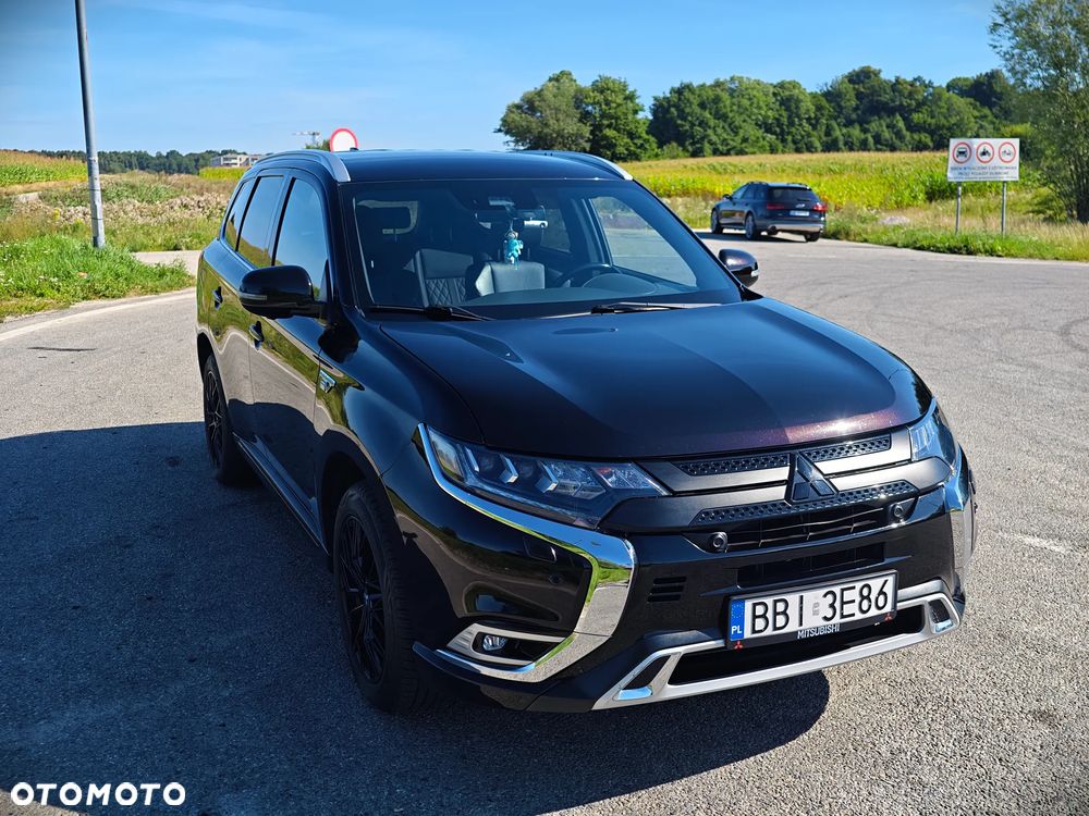 Mitsubishi Outlander - 2