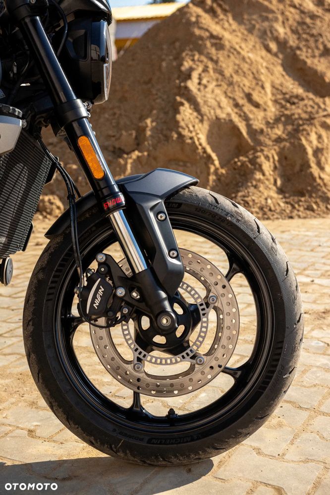 Triumph Trident - 24