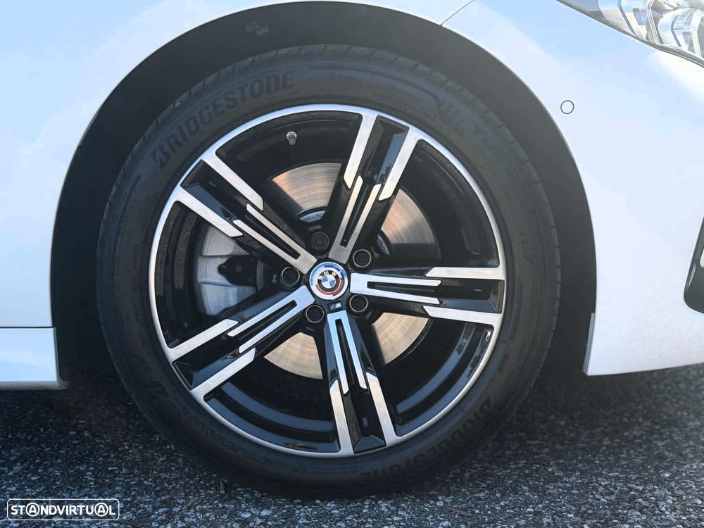 BMW 330 e Pack 50 anos M Auto - 17