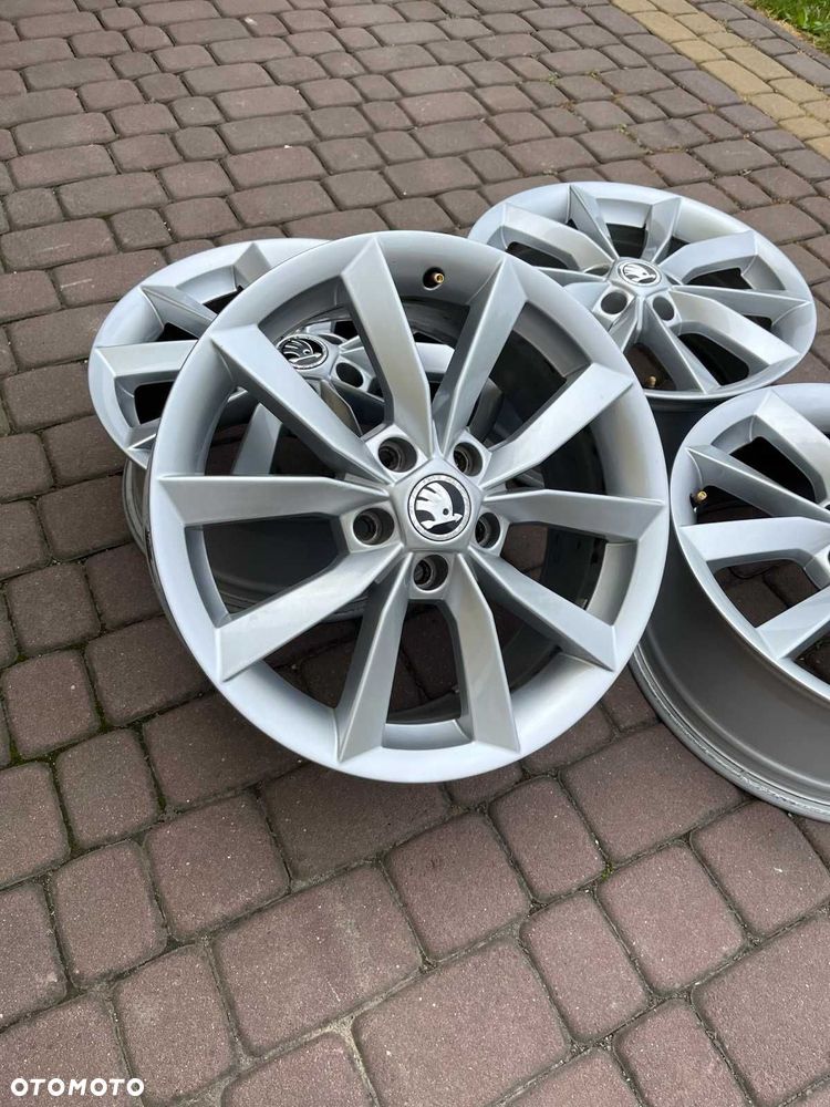 Oryginalne alufelgi Skoda 5x112 17 cali Yeti Octavia Superb - 2