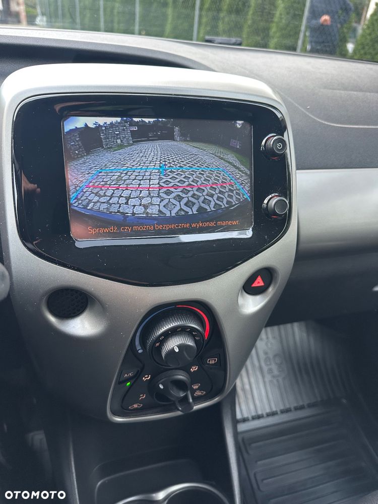 Toyota Aygo x-play - 11