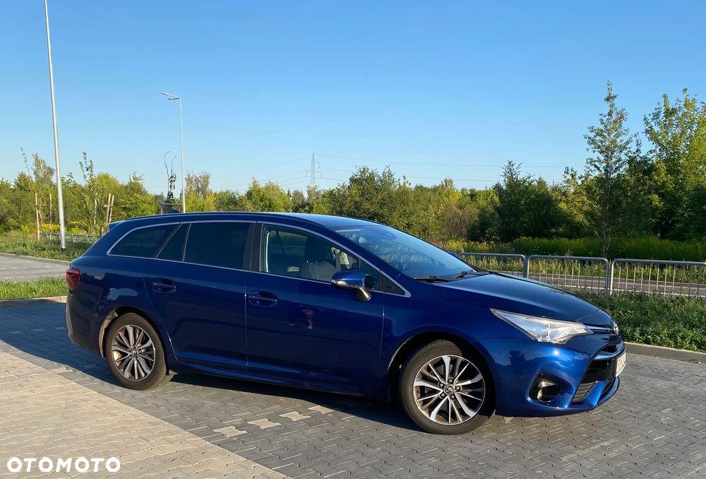 Toyota Avensis 2.0 D-4D Premium - 2