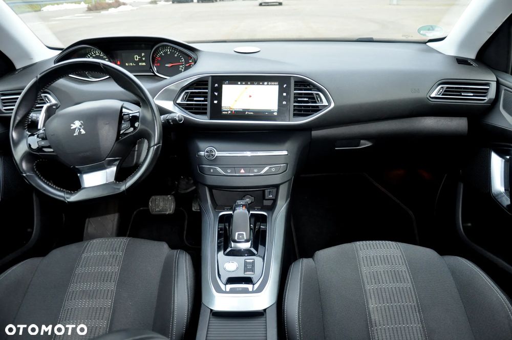 Peugeot 308 BlueHDi 130 EAT8 Black Edition - 28