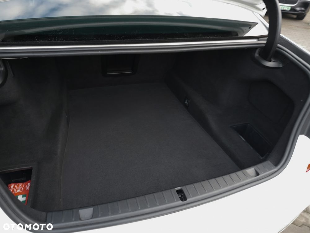 BMW Seria 7 750Li xDrive - 25