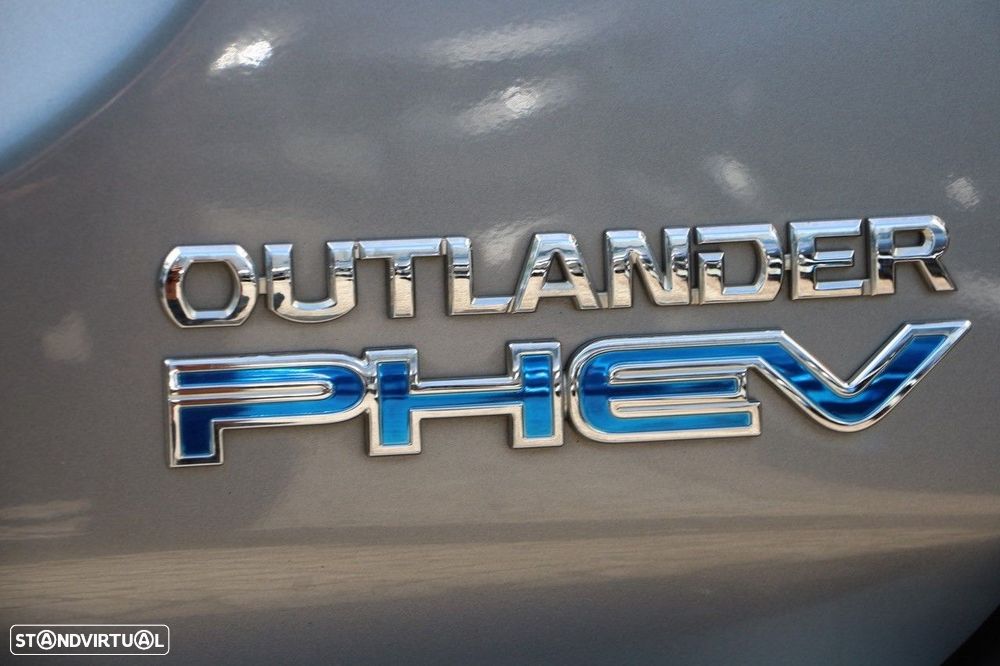Mitsubishi Outlander 2.0 MIVEC Instyle Navi+ - 15