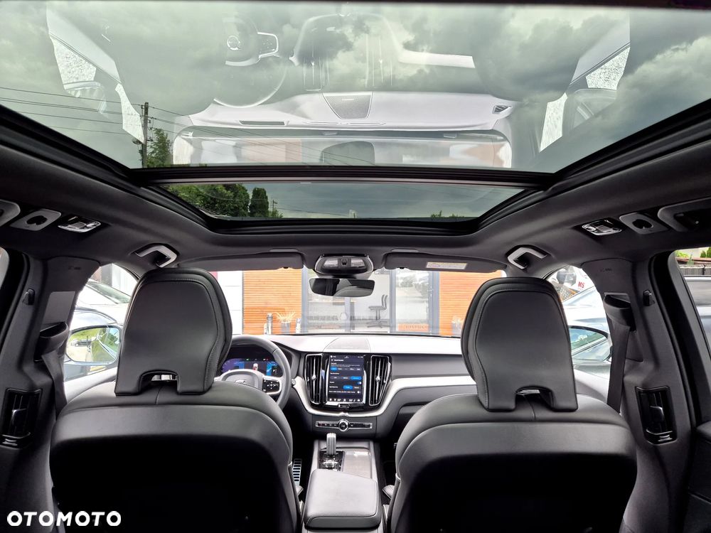 Volvo XC 60 T6 Plug-In Hybrid AWD Plus Dark - 13