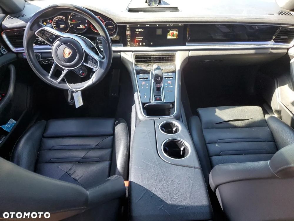 Porsche Panamera - 8