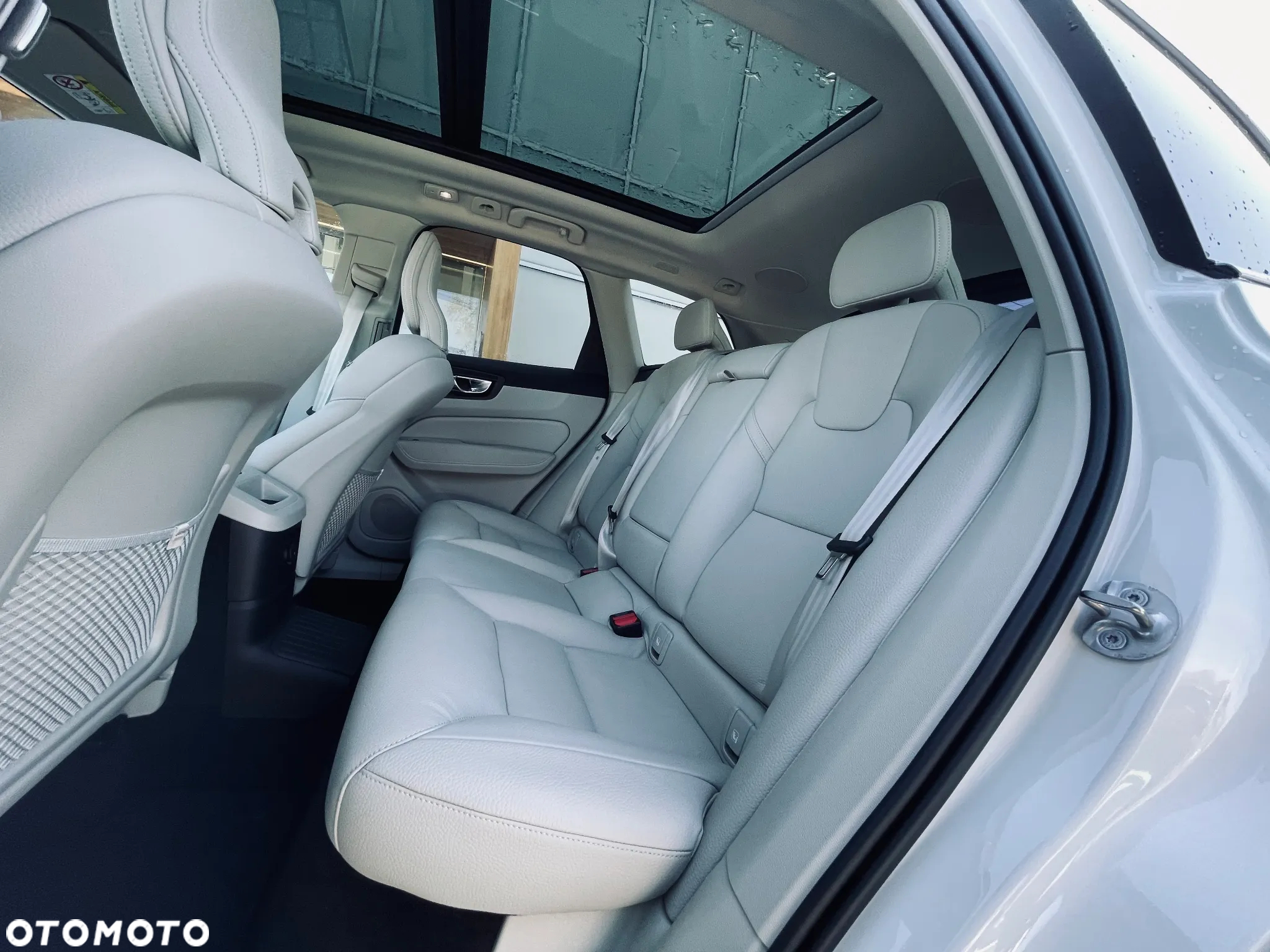 Volvo XC 60 T6 Plug-In Hybrid AWD Plus Dark - 14