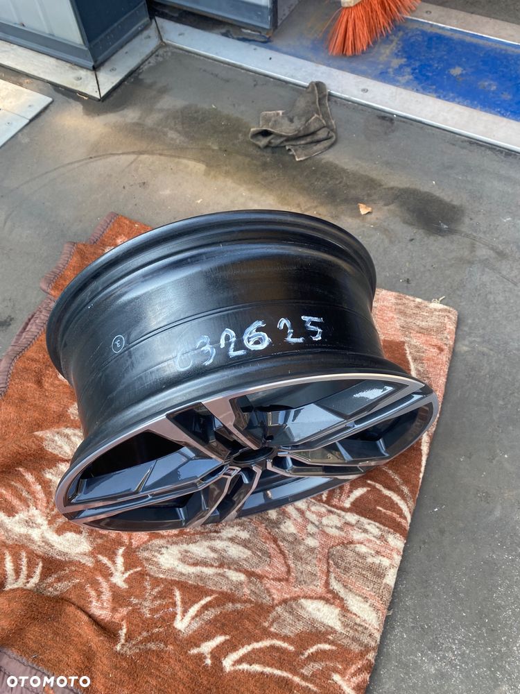 BMW 1 F40 2 II F44 F45 F46 X1 X2 M pakiet M-pakiet ORYGINALNA ! felga aluminiowa 18 cali.   8 J x 18  8Jx18  5x112 5 x 112  ET57 is 57  8092352  032625 alufelga STYLING 819M M819 - 12