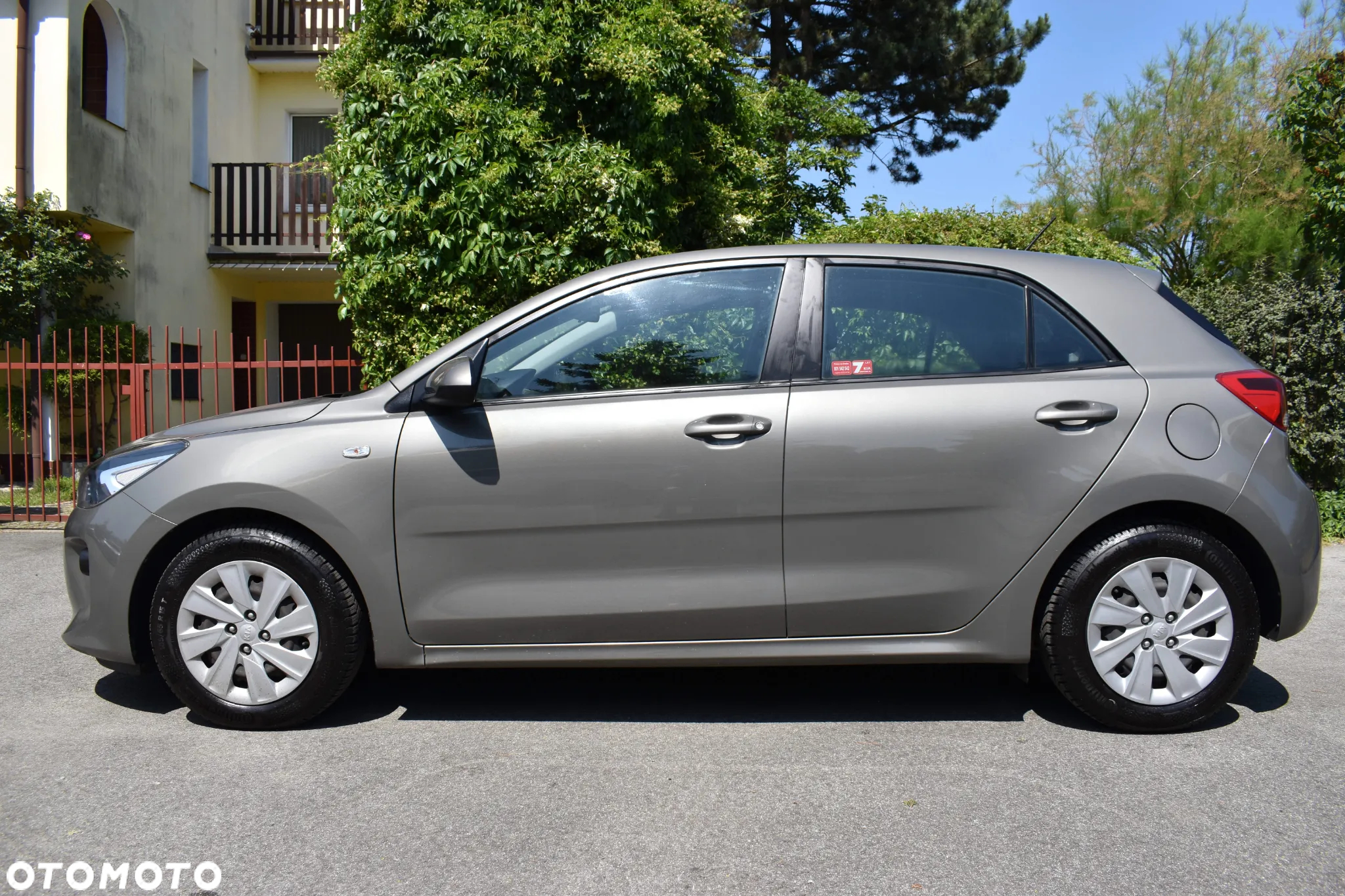 Kia Rio 1.2 L - 12