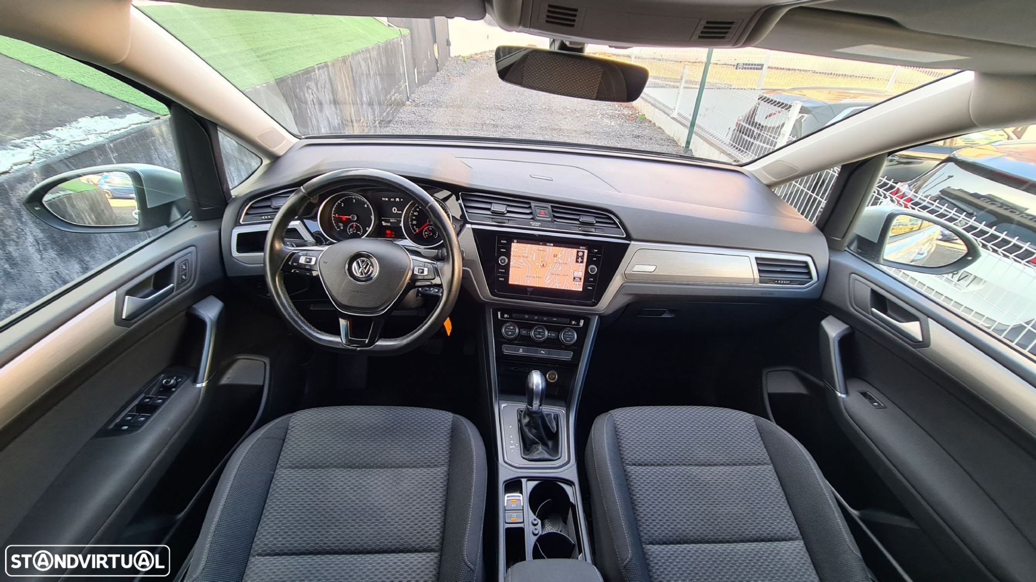 VW Touran 1.6 TDI Confortline DSG - 9