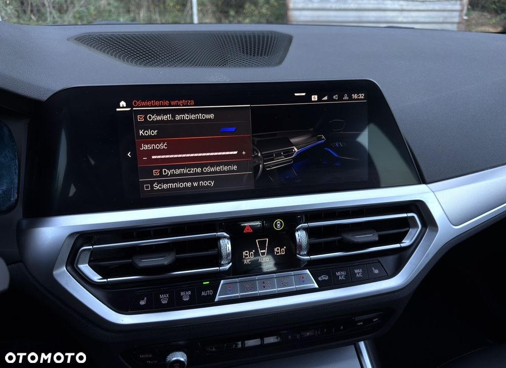 BMW Seria 3 330e xDrive M Sport - 40