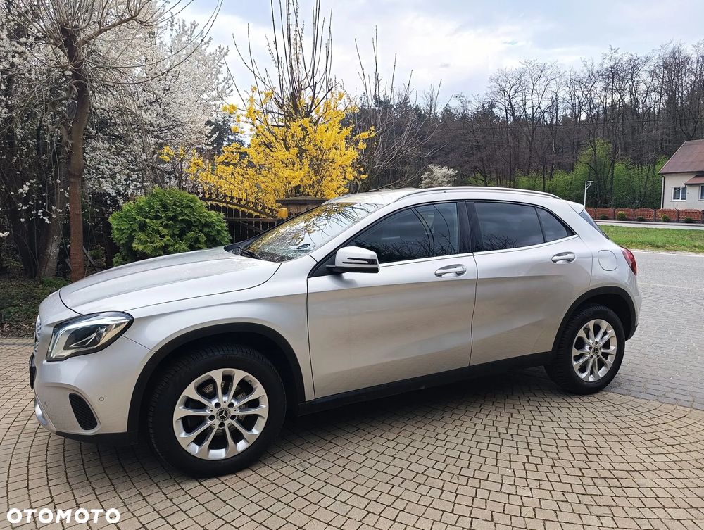 Mercedes-Benz GLA 180 Urban - 4