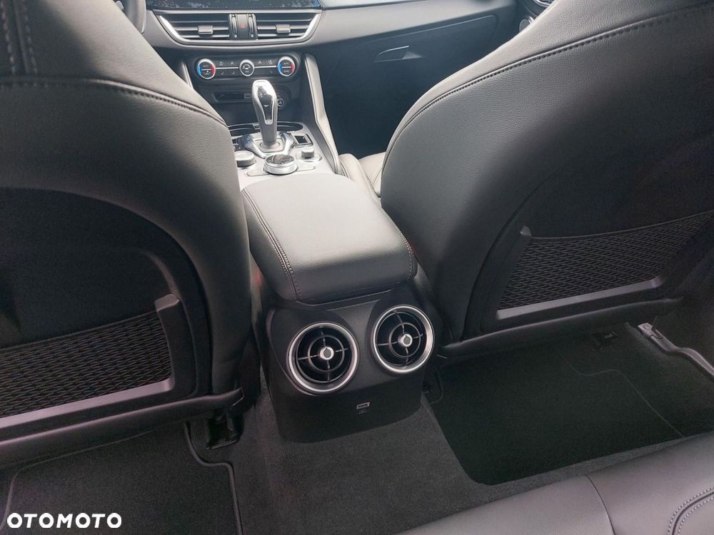 Alfa Romeo Giulia 2.2 D Turbo Veloce Q4 - 15