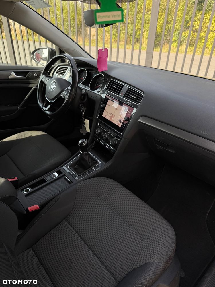 Volkswagen Golf - 6