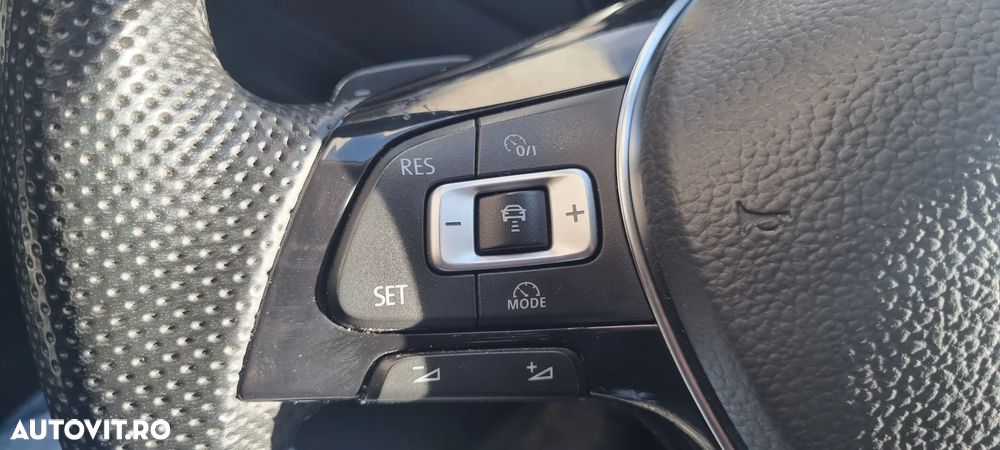 Volkswagen Golf - 23