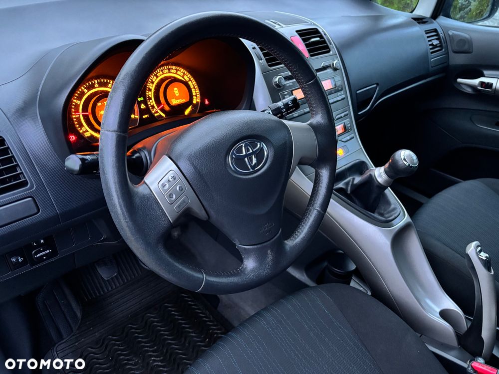 Toyota Auris 1.6 VVT-i Premium - 11