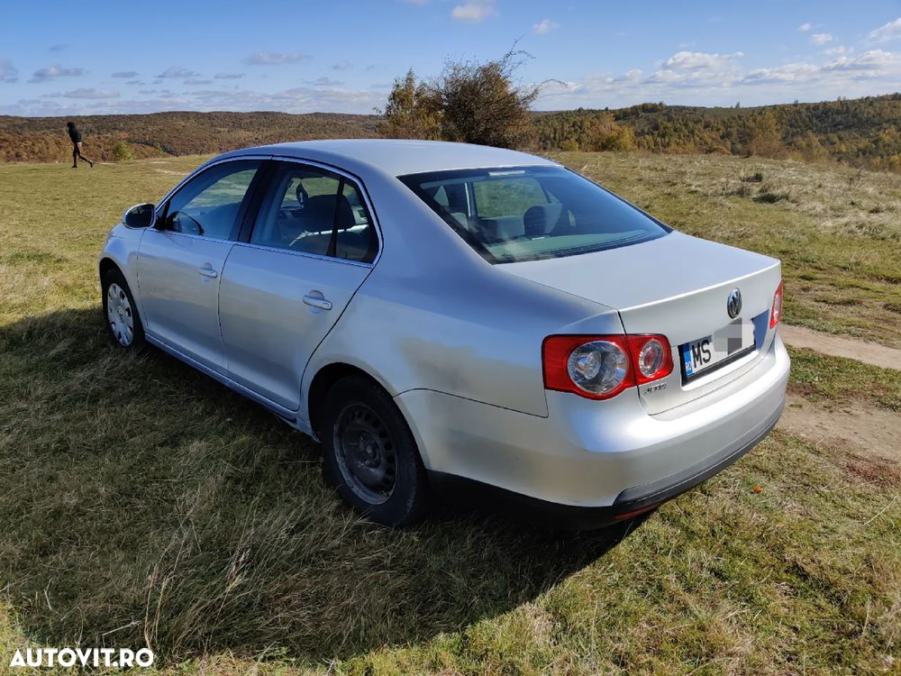 Volkswagen Jetta - 2
