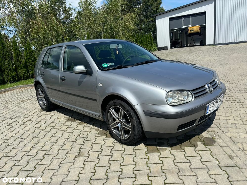 Volkswagen Golf - 2