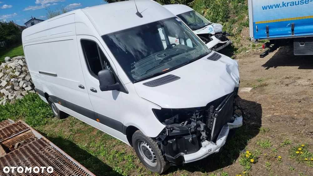 Mercedes-Benz Sprinter - 13
