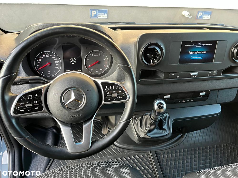 Mercedes-Benz Sprinter - 13