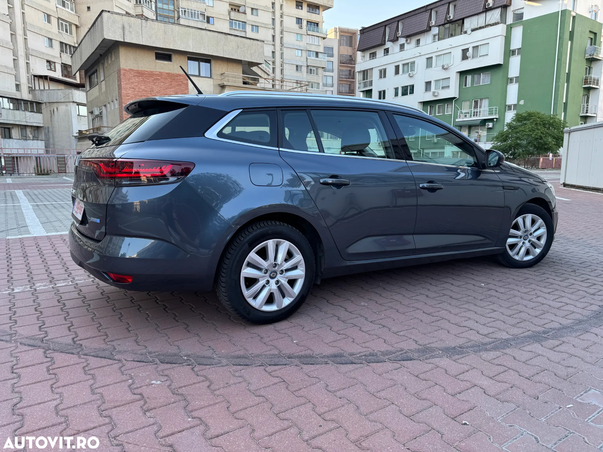 Renault Megane Grandtour E-TECH Plug-in 160 BUSINESS EDITION - 7