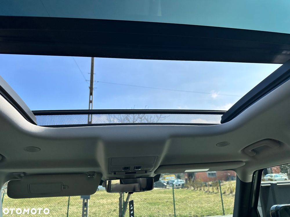 Land Rover Defender 110 D240 SE - 23