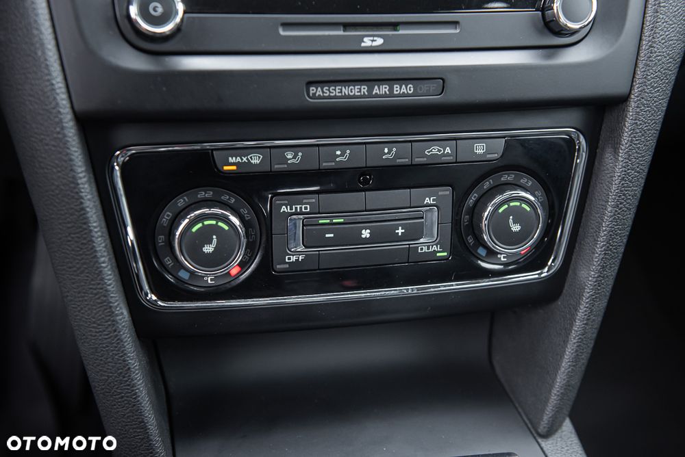 Skoda Superb 2.0 TDI DSG Elegance - 27