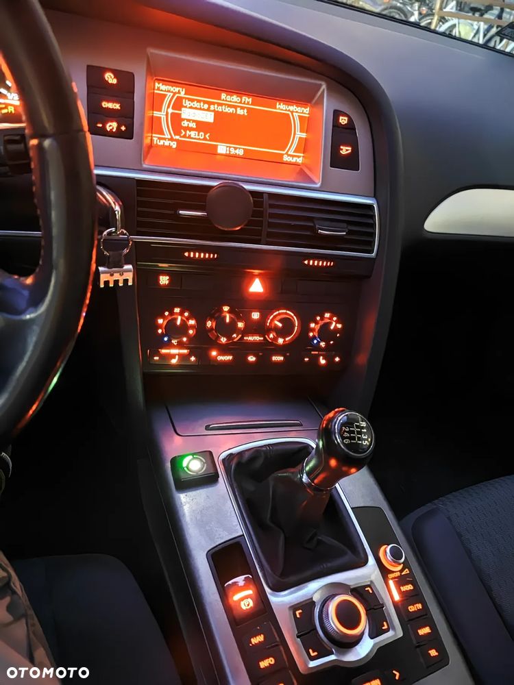 Audi A6 Avant 2.4 - 16