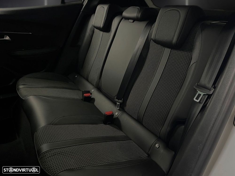 Peugeot 2008 1.2 PureTech GT Line EAT8 - 30