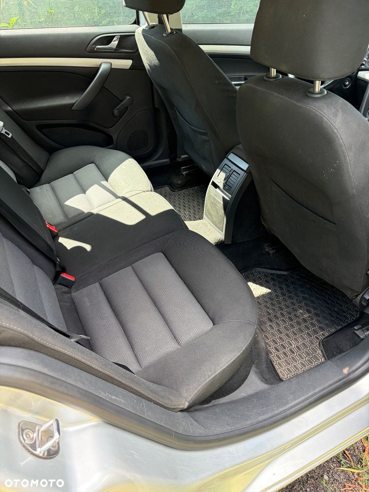 Skoda Octavia 1.6 Combi - 12