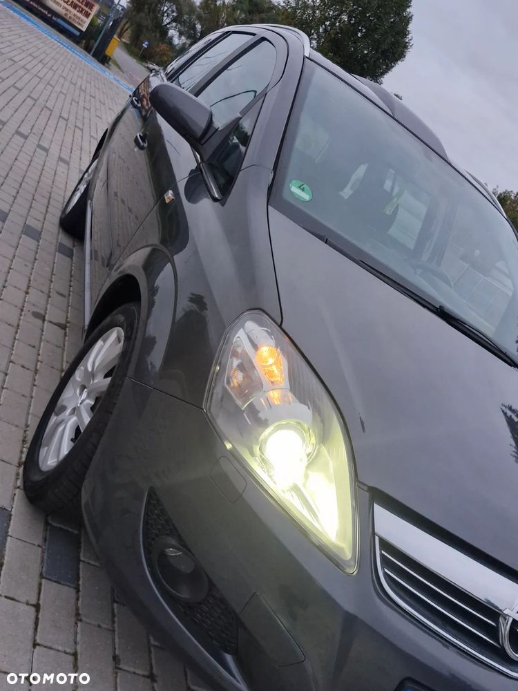 Opel Zafira 1.8 Cosmo - 28