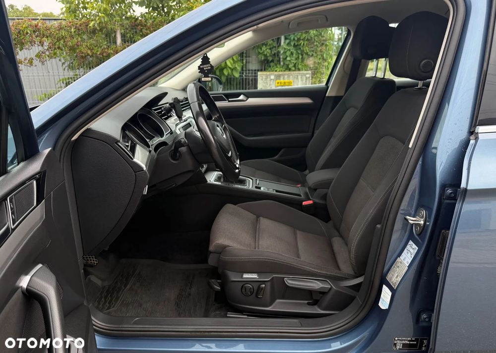 Volkswagen Passat - 20