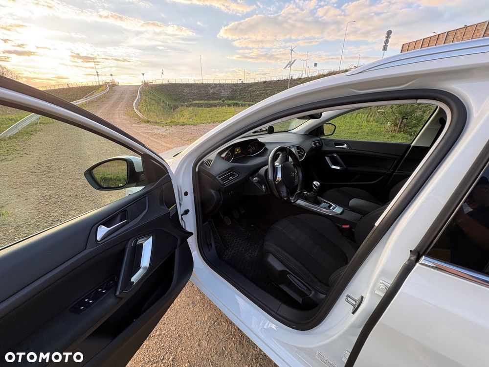 Peugeot 308 1.6 BlueHDi Allure S&S - 22