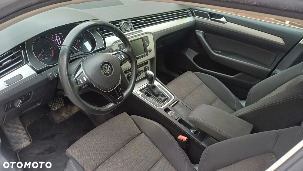 Volkswagen Passat 2.0 TDI (BlueMotion Technology) DSG Comfortline - 9